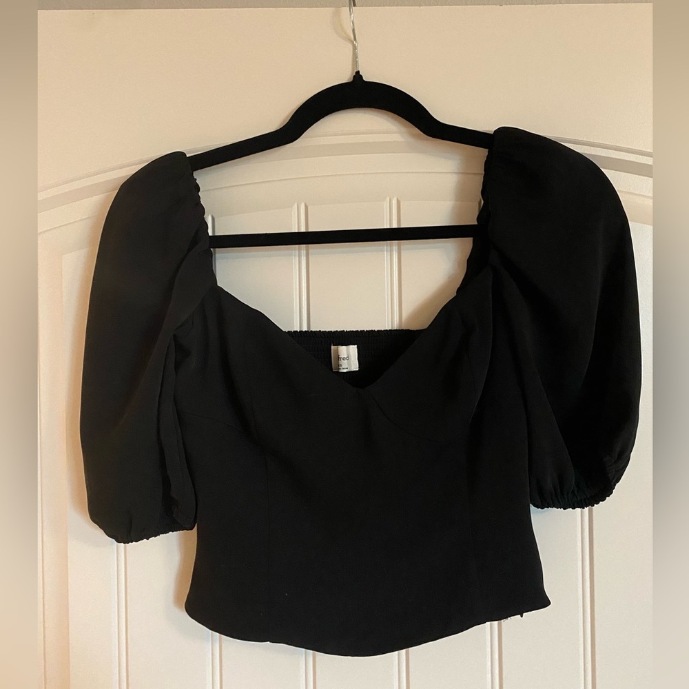 Aritzia Wilfred Black Crop Blouse Sweetheart Neck